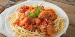 Krevety se špagetami a rajčatovou omáčkou